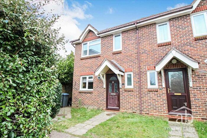 3 Bedroom Semi-Detached House To Rent In Yewtree Grove, Kesgrave, Ipswich, IP5
