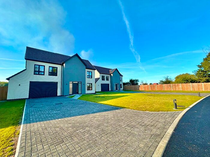 5 Bedroom Detached House For Sale In Cranfield Park Road, Wickford, SS12
