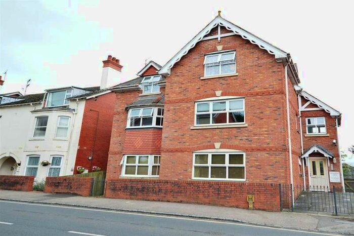 2 Bedroom Flat To Rent In Lower Street, Pulborough, RH20