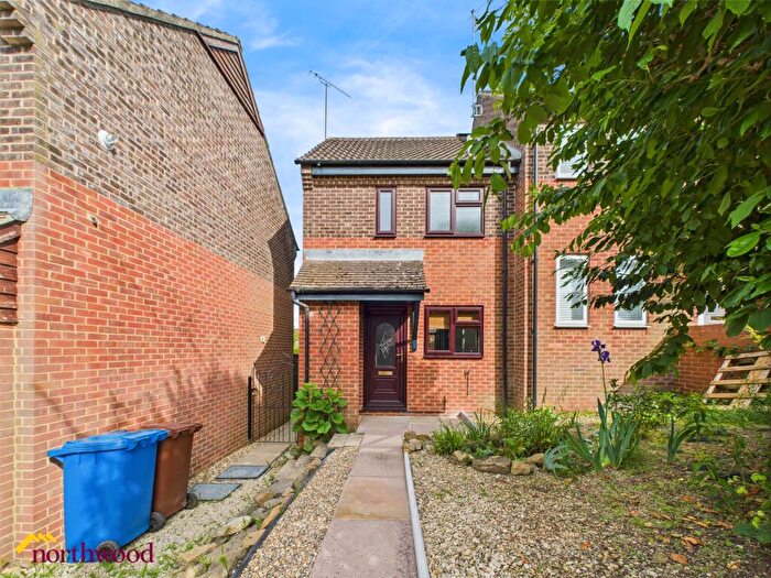 1 Bedroom End Of Terrace House To Rent In Conifer Rise, Banbury, OX16