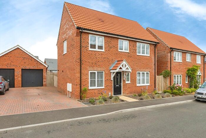 3 Bedroom Detached House For Sale In Cullyer Crescent, Wymondham, Norfolk, NR18