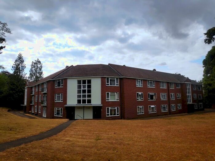 3 Bedroom Flat To Rent In Wray Common Road, Reigate, RH2