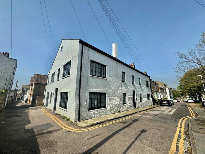 2 Bedroom Apartment To Rent In Hibernia Street, Ramsgate, CT11