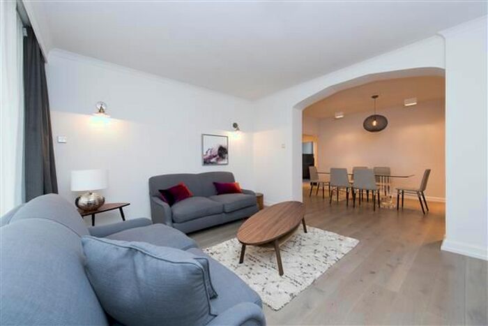 3 Bedroom Flat To Rent In Brompton Lodge, Cromwell Road, London, SW7
