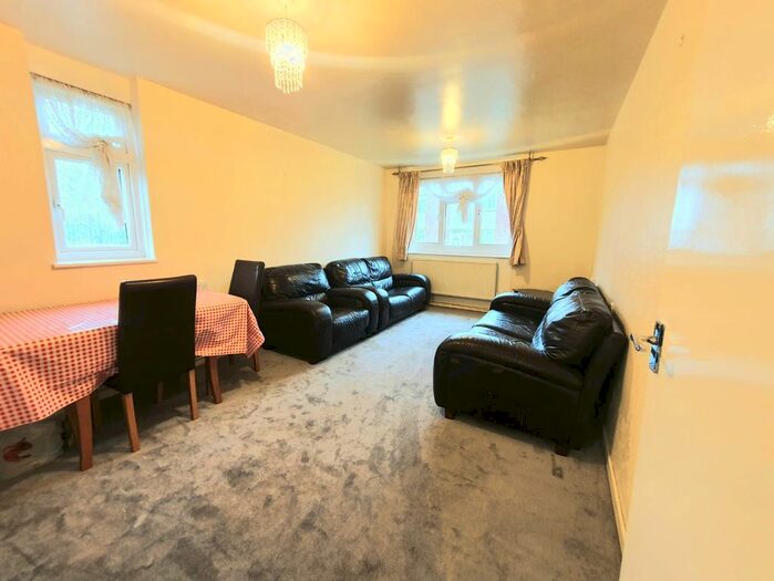 1 Bedroom Flat To Rent In Kielder Close, Ilford, IG6