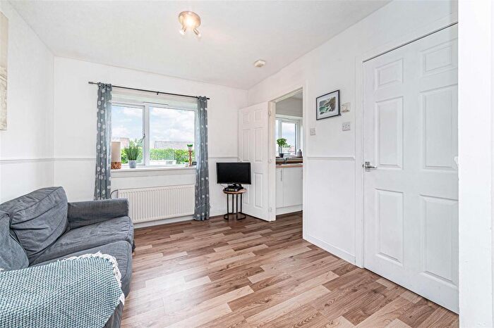 1 Bedroom Flat For Sale In A Station Road, Kelty, KY4