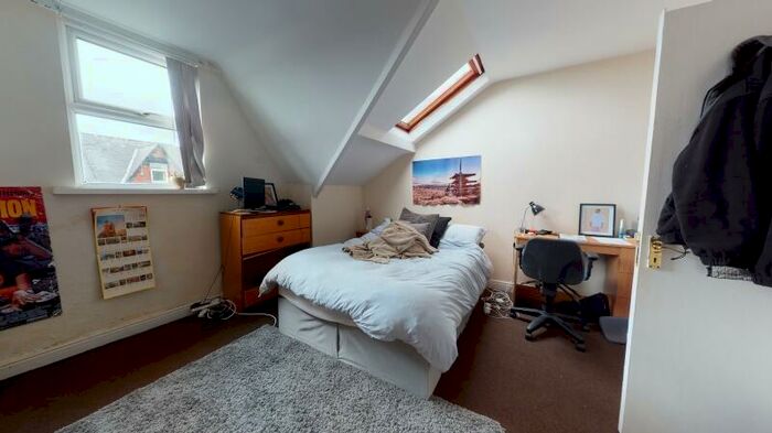 6 Bedroom Terraced House To Rent In Chestnut Avenue, Hyde Park, Leeds, LS6