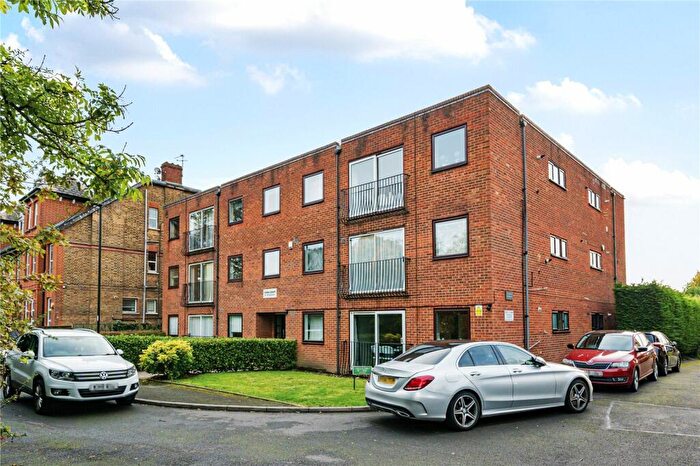 2 Bedroom Flat To Rent In The Ridgeway, Enfield, EN2