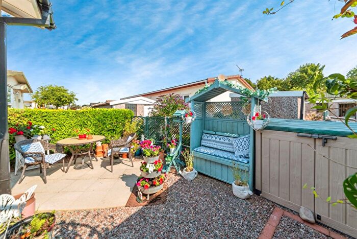 2 Bedroom Mobile/park Home For Sale In Allington Gardens, Allington, Grantham, NG32