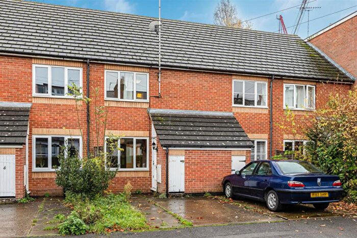 2 Bedroom Terraced House For Sale In Grayling Court De Montfort Road, Reading, RG1