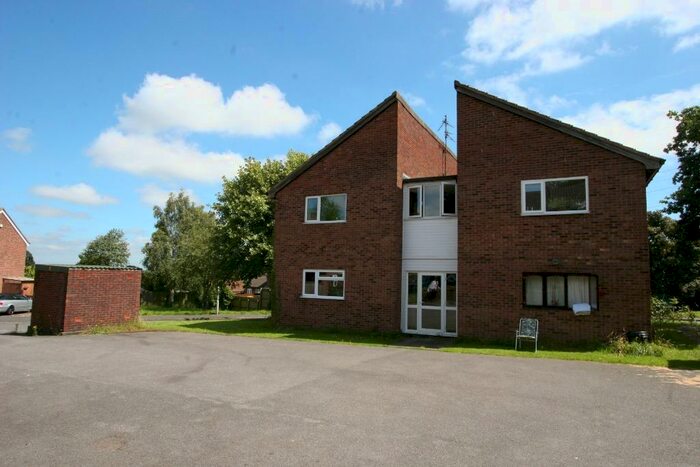 1 Bedroom Flat To Rent In Pennine Close, Shepshed, LE12