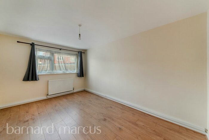 2 Bedroom Flat To Rent In Granville Road, London, N22