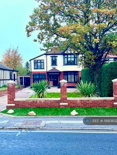 4 Bedroom Detached House To Rent In Fencepiece Road, Chigwell, IG7