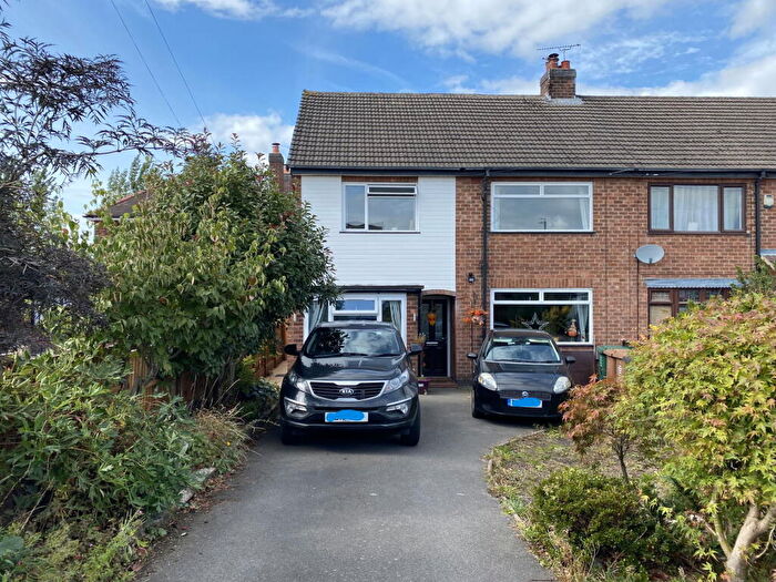4 Bedroom Semi-Detached House For Sale In Westfield Road, Swadlincote, DE11