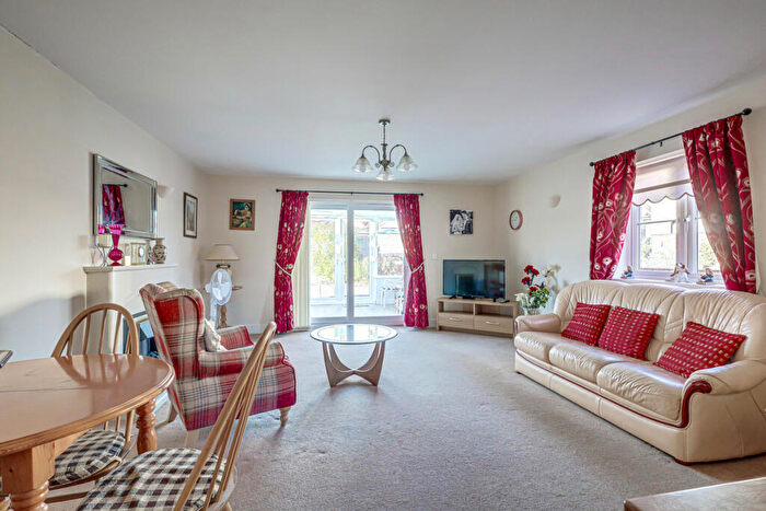 3 Bedroom Detached Bungalow For Sale In Hylands Grove, Leigh-on-sea, SS9