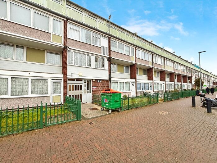 2 Bedroom Flat For Sale In Snowshill Road, Manor Park, London, E12