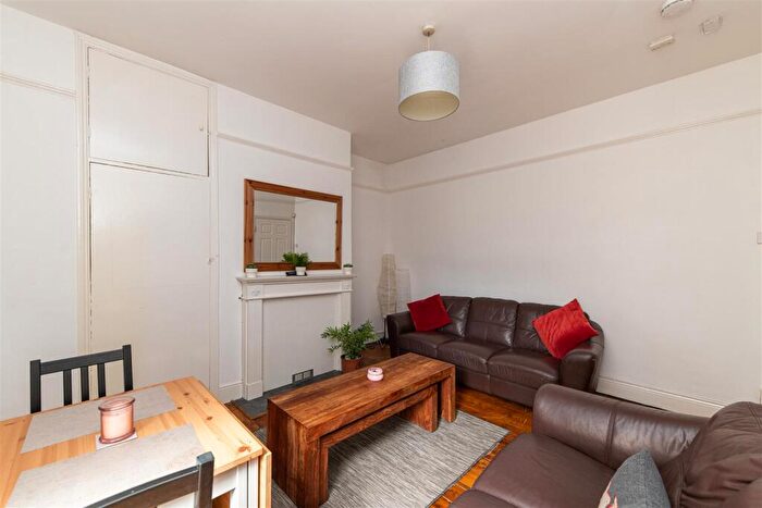 3 Bedroom Flat To Rent In Tavistock Road, Jesmond, Newcastle Upon Tyne, NE2