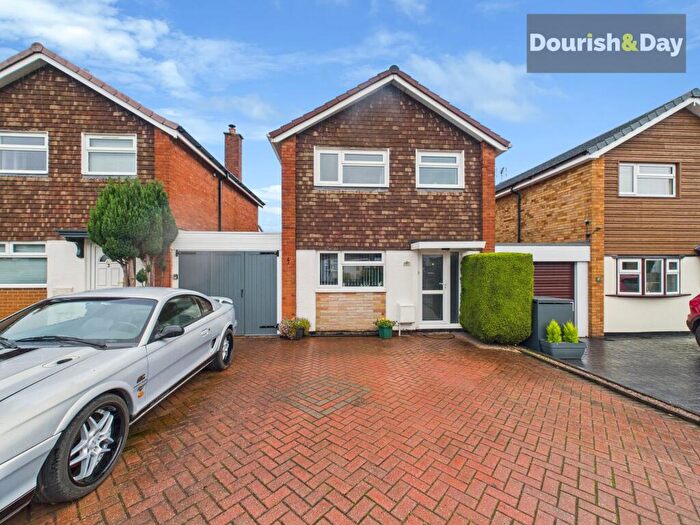 4 Bedroom Link Detached House For Sale In Willow Close, Stafford, ST17