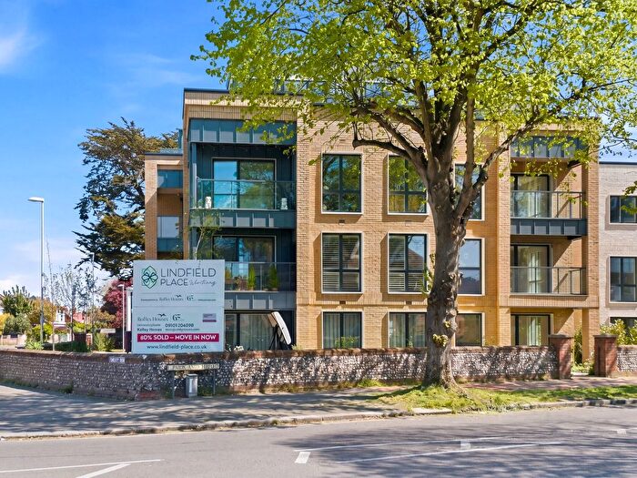 2 Bedroom Flat For Sale In Farncombe Road, Worthing, BN11
