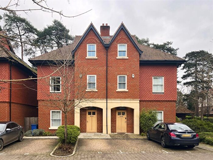 4 Bedroom Semi-Detached House To Rent In Queensbury Gardens, Ascot, SL5