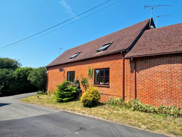 1 Bedroom Cottage To Rent In Crown Lane, Badshot Lea, Farnham, GU9