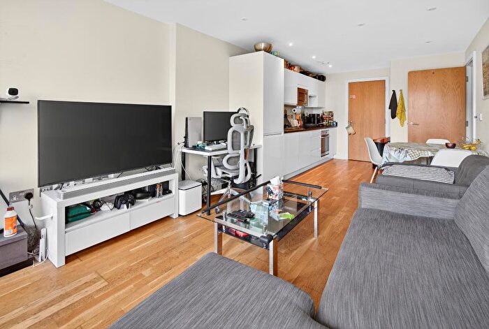 2 Bedroom Flat For Sale In Langan House, Keymer Place, Limehouse, London, E14