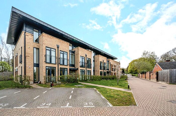 2 Bedroom Flat For Sale In Rye Common Lane, Crondall, Farnham, Hampshire, GU10