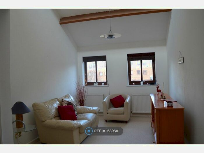 1 Bedroom Flat To Rent In Queens Reach, Kingston Upon Thames, KT1