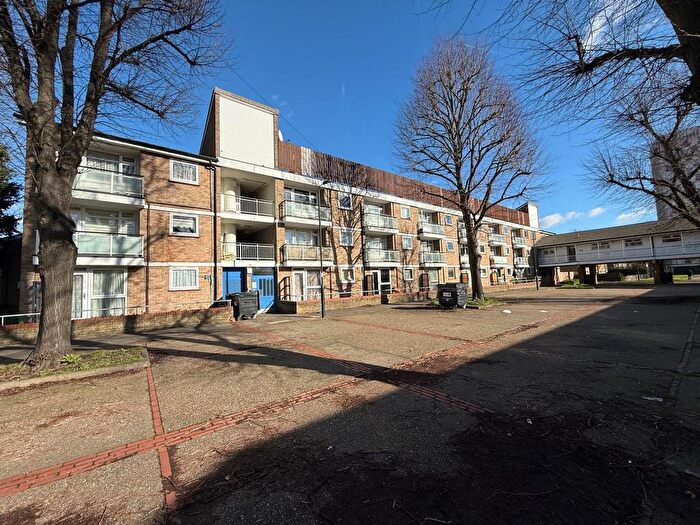 1 Bedroom Flat For Sale In Brettenham Road, London, N18