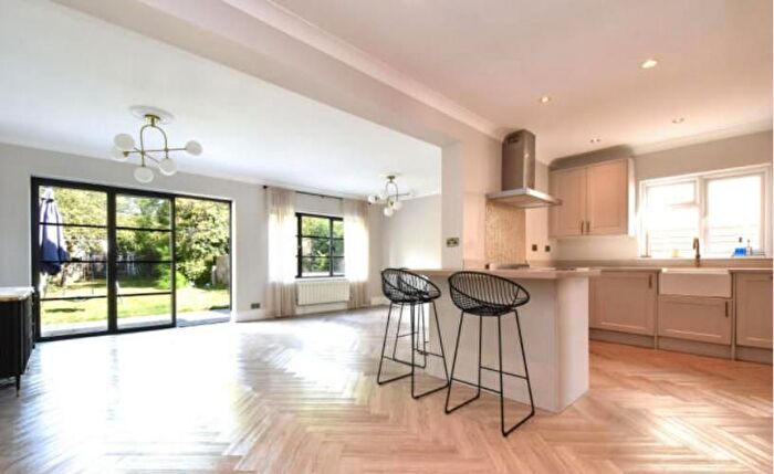 4 Bedroom Semi-Detached House For Sale In Southborough Lane, Bromley, BR2