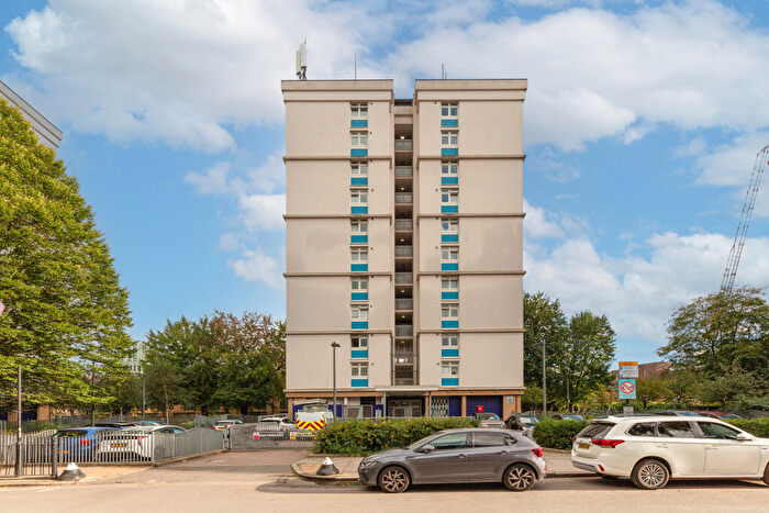 1 Bedroom Flat For Sale In Henshall Point, Bromley High Street, Bow, London, E3