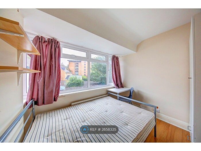 4 Bedroom Terraced House To Rent In The Bittoms, Kingston Upon Thames, KT1