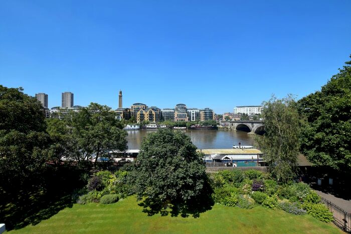 4 Bedroom Town House To Rent In Kreisel Walk, Kew, Richmond, TW9