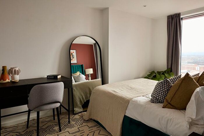 3 Bedroom Flat To Rent In Flat, Dyche Street, Manchester, Greater Manchester, M4