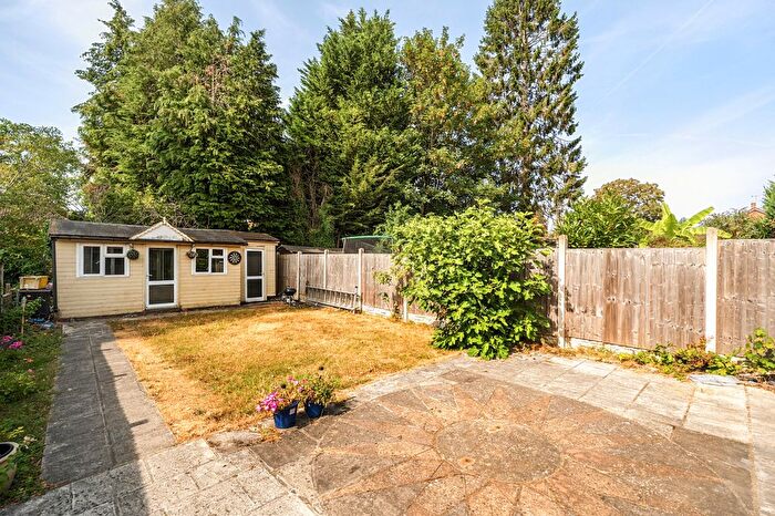 3 Bedroom Terraced House For Sale In Balmoral Drive, Woking, Surrey, GU22