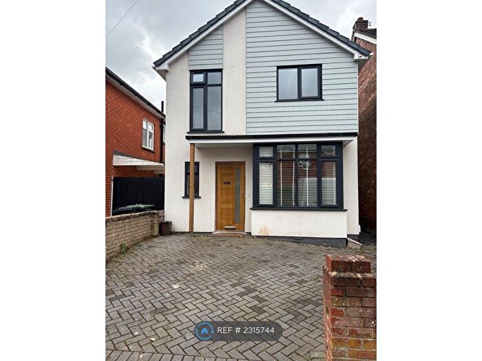 4 Bedroom Detached House To Rent In Jumpers Road, Christchurch, BH23