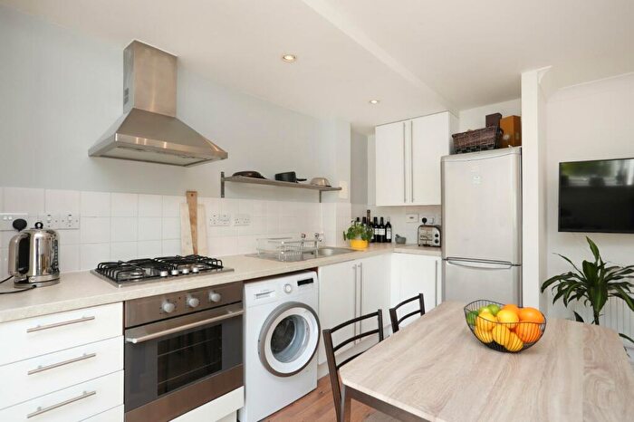1 Bedroom Flat For Sale In Cazenove Road, London, N16