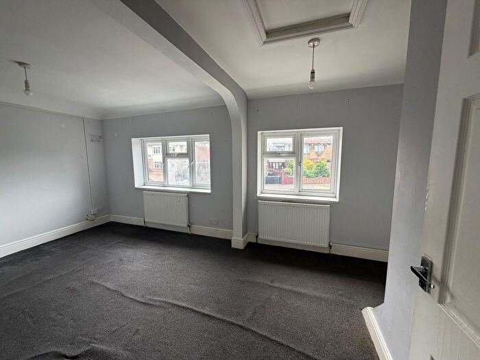 1 Bedroom Flat To Rent In Gubbins Lane, Romford, RM3