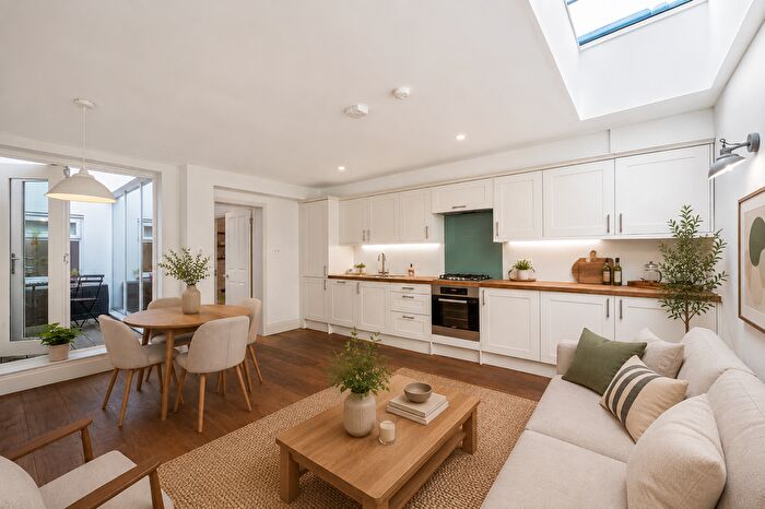 2 Bedroom Flat For Sale In Kingston Road, Wimbledon, London, SW19