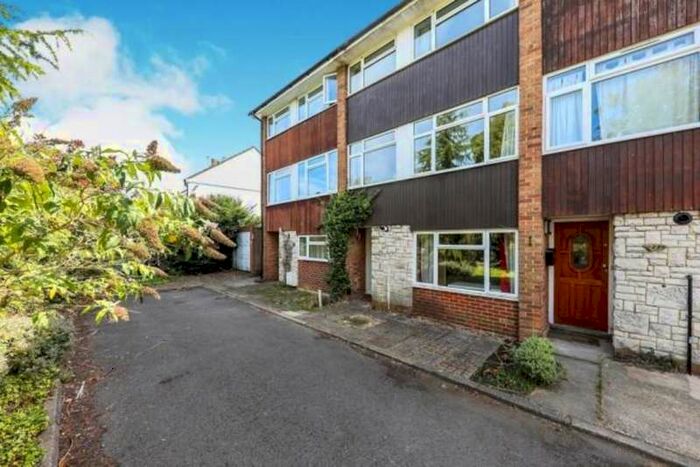 6 Bedroom Terraced House To Rent In Queens Drive, Guildford, GU2