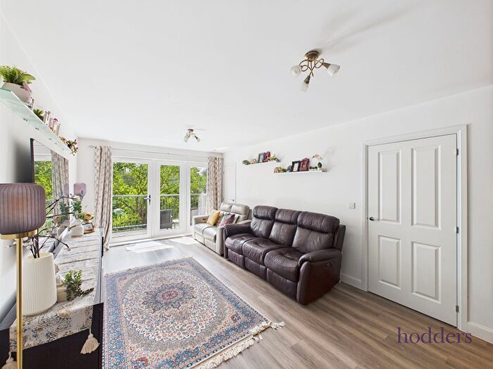 2 Bedroom Flat For Sale In Blackbess Lane, Chertsey, Surrey, KT16