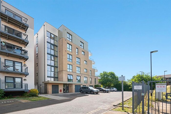 1 Bedroom Flat For Sale In Gibson Point, Salisbury Road, Southall, UB2