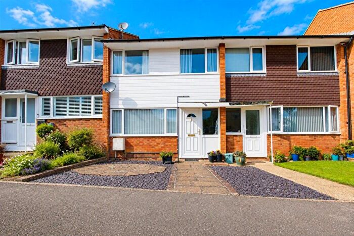 3 Bedroom Terraced House For Sale In Longbridge Close, Tring, HP23