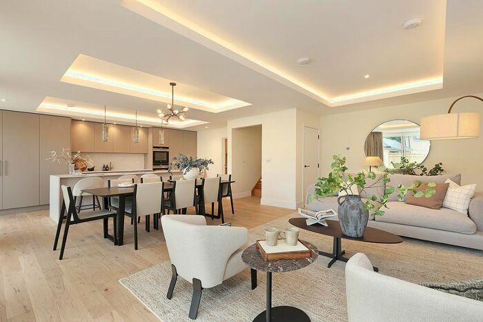 6 Bedroom Detached House To Rent In Kennel Lane, Fetcham, KT22