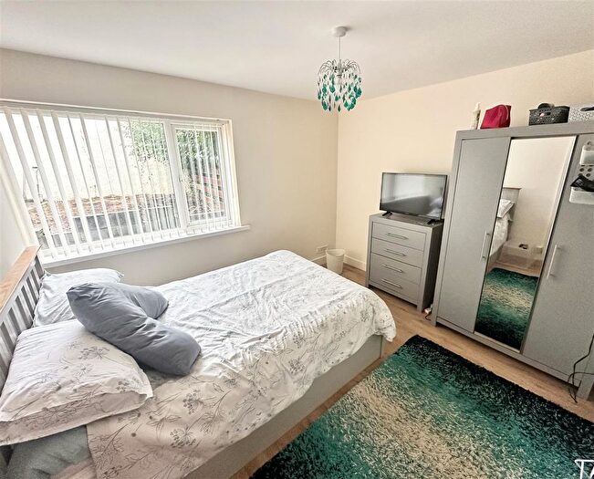 2 Bedroom Property To Rent In Woodbine Close, Pembroke, SA71