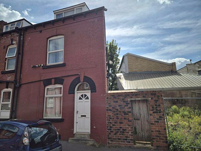 4 Bedroom Terraced House For Sale In Harold Terrace, Leeds, LS6