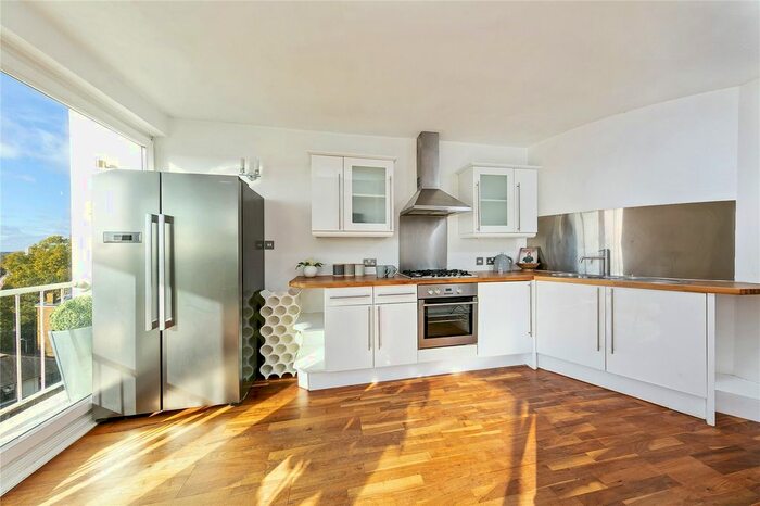 2 Bedroom Flat To Rent In Richmond Hill, Richmond, TW10
