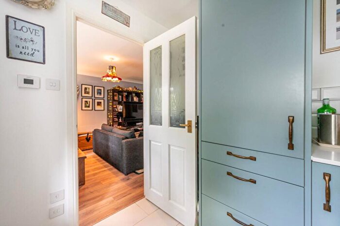 2 Bedroom Flat For Sale In Flanders Court, Walthamstow, London, E17
