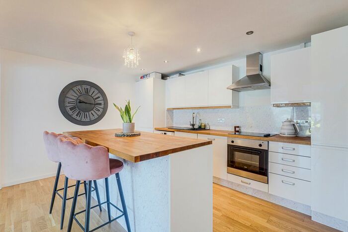 1 Bedroom Flat To Rent In Cricketfield Grove, Leigh-On-Sea, SS9