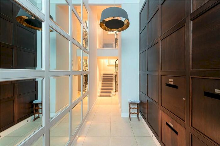 3 Bedroom Flat To Rent In Strand, London, WC2R